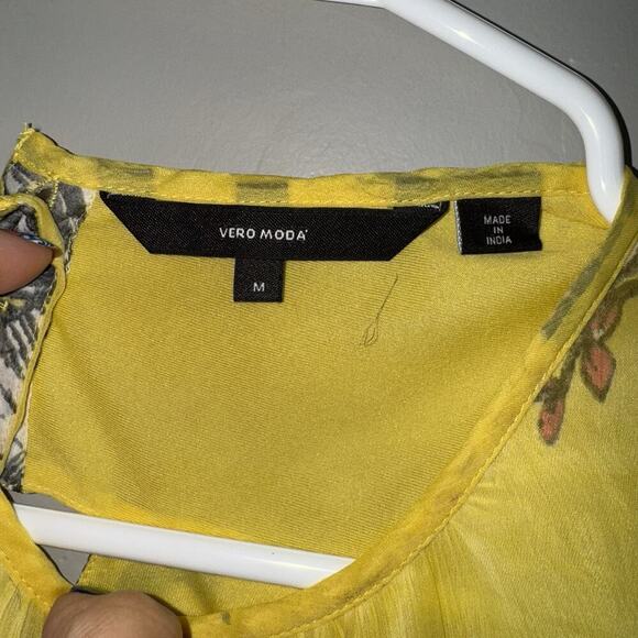 Vero Moda Woman’s Sleeveless Blouse Yellow Tropical Floral Print Size M Top - Picture 3 of 7